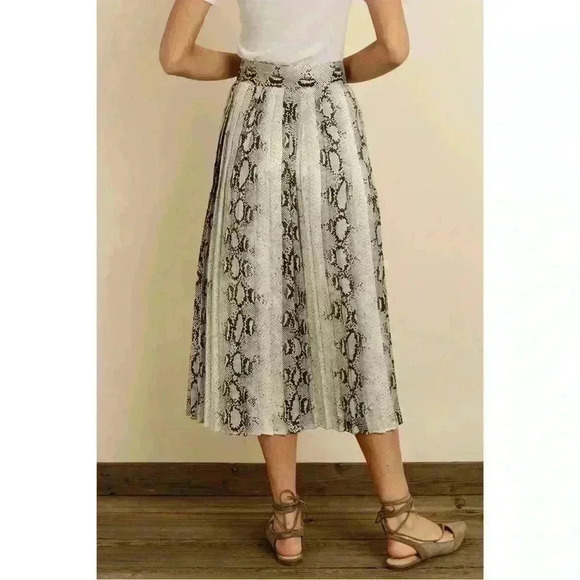 Dress Forum Women's Snakeskin Print Pleated Midi Skirt Size Large - Picture 2 of 14